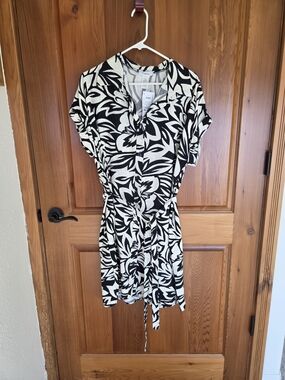 Espresso Black & White Floral Tie-Waist Tunic Dress